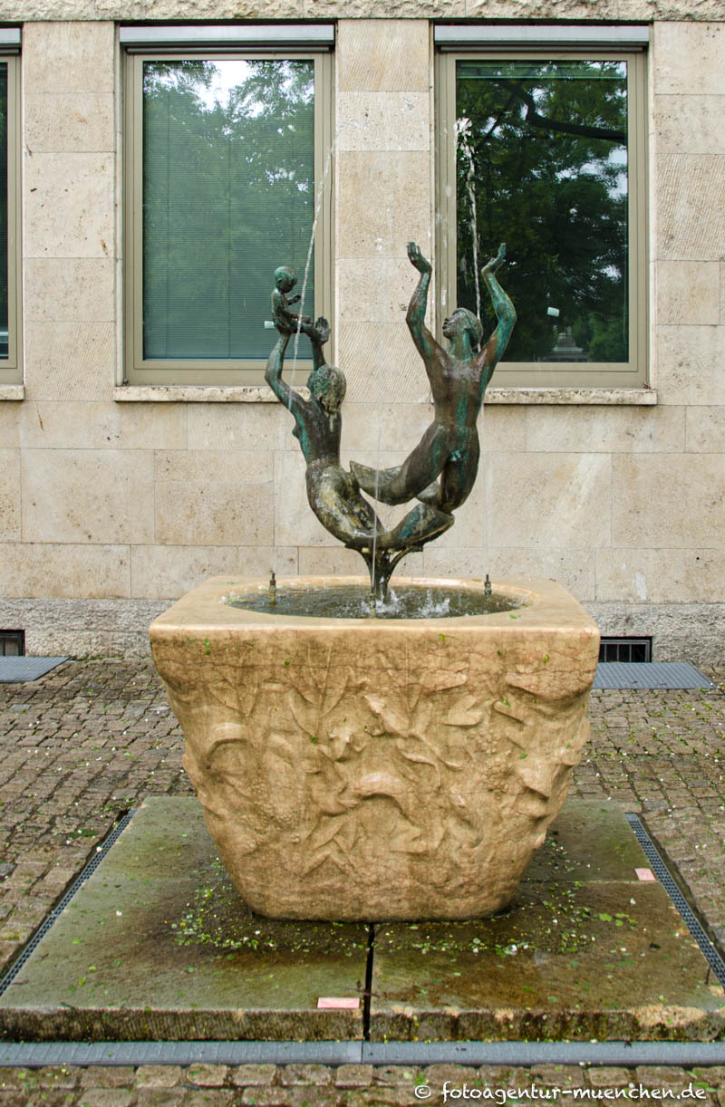 Familienbrunnen – Denkmal/Kunstwerk in München