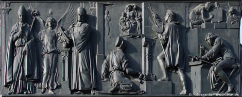 Max I. Denkmal - Relief – Foto aus München