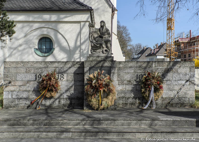 Kriegerdenkmal – Denkmal/Kunstwerk in München