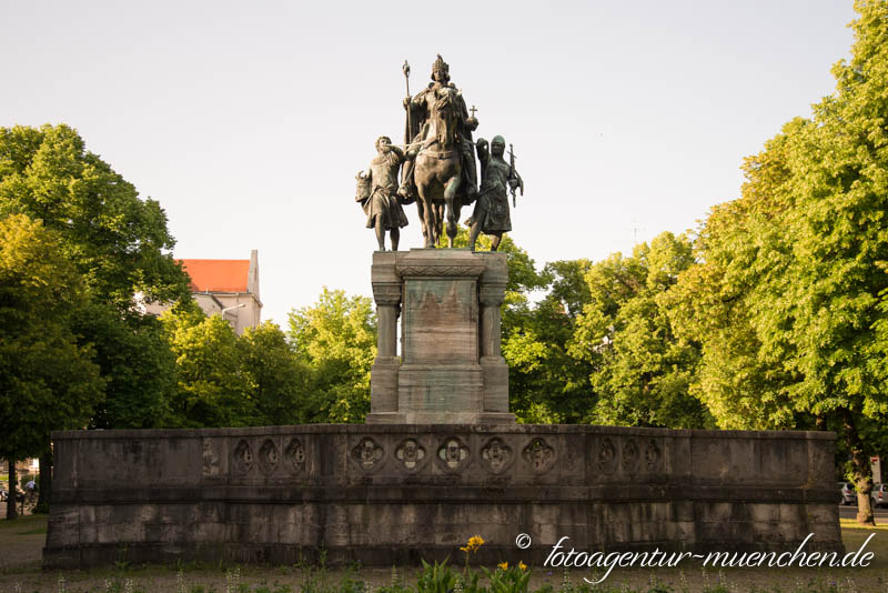 Kaiser Ludwig der Bayer - Reiterstandbild – Denkmal/Kunstwerk in München