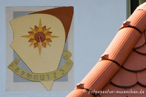 Sonnenuhr - Maria-Ward-Gymnasium – Foto aus München