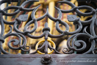 Goldner Ring am Schöner Brunnen