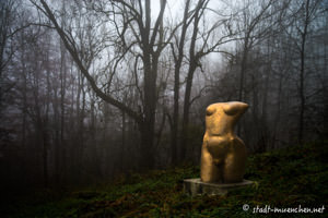 Gerhard Willhalm – Frau in Landschaft