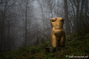Gerhard Willhalm – Frau in Landschaft