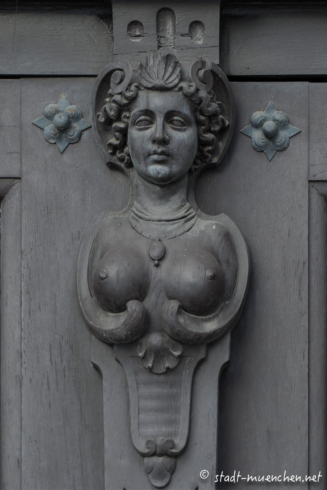 Detail Türe am Bayerischen Nationalmuseum