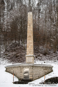 Gerhard Willhalm – Obelisk am Kasperlbach