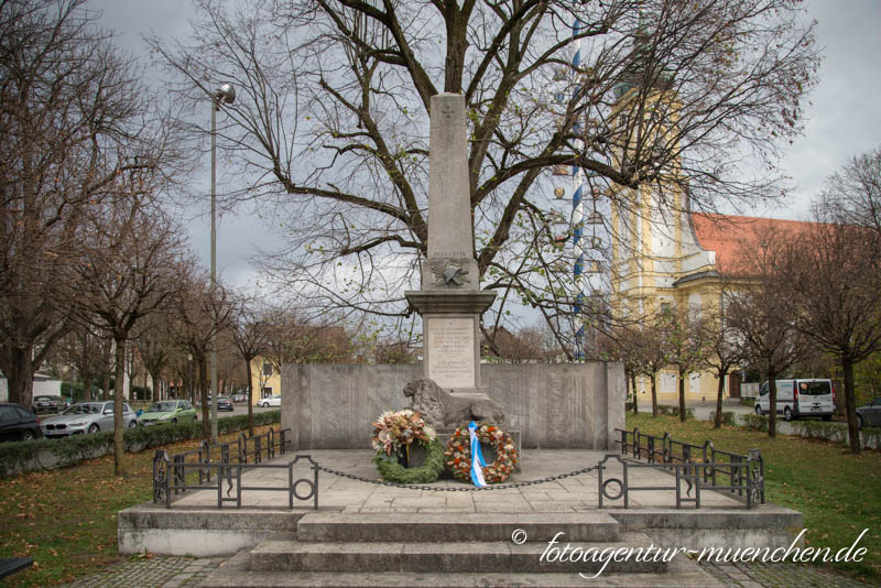 Kriegerdenkmal Perlach – Denkmal/Kunstwerk in München