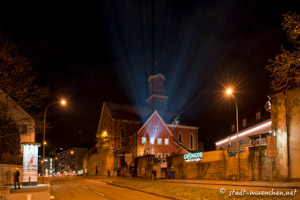 Lichtkunst an der Heilig-Kreuz-Kirche – Foto aus München