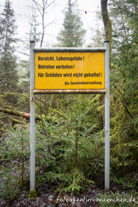 Warnschild beim Bunker