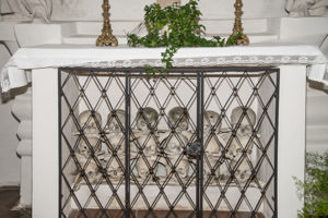 Altar mit Totenschädel