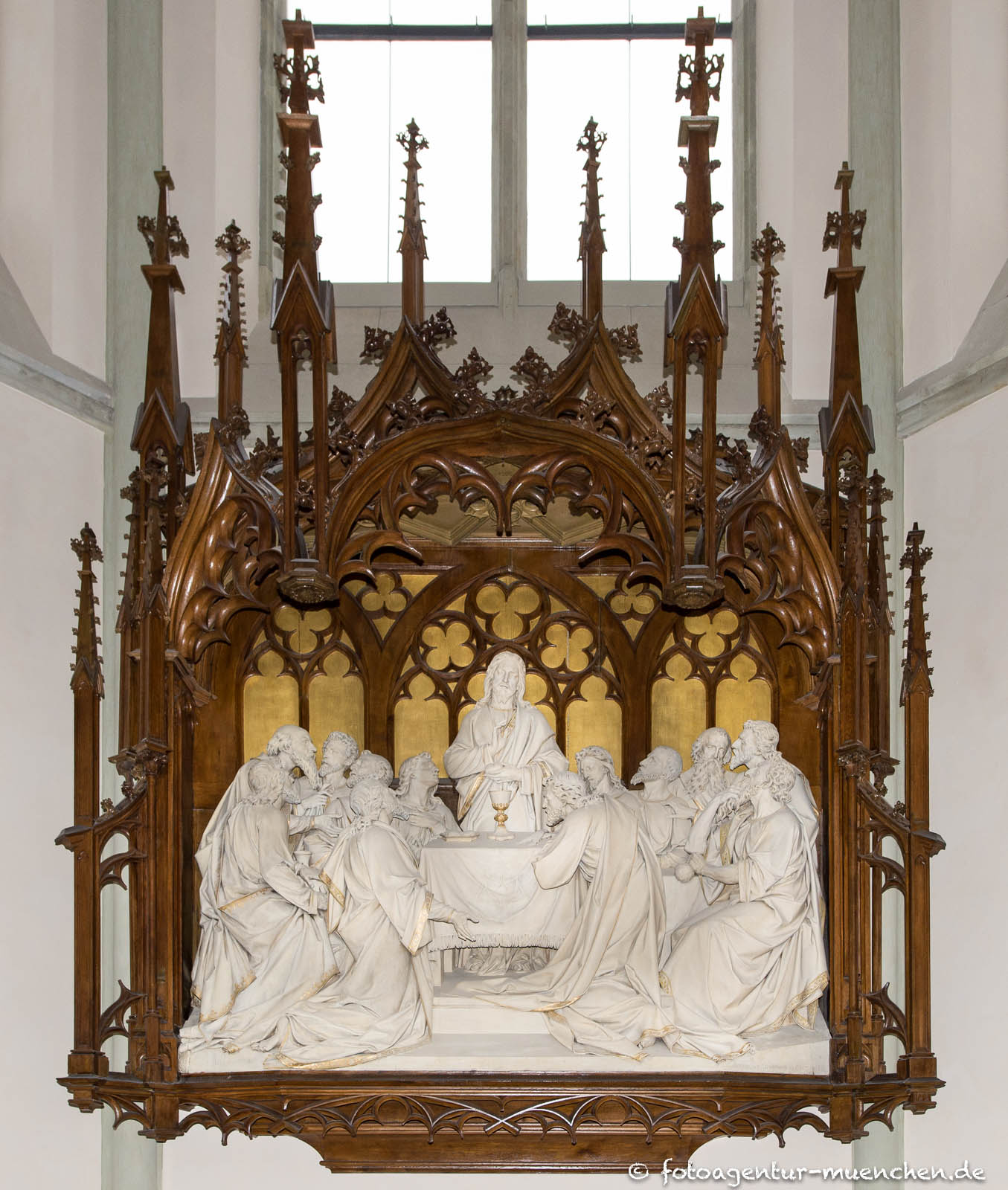 Heilig-Kreuz-Kirche - Hochrelief
