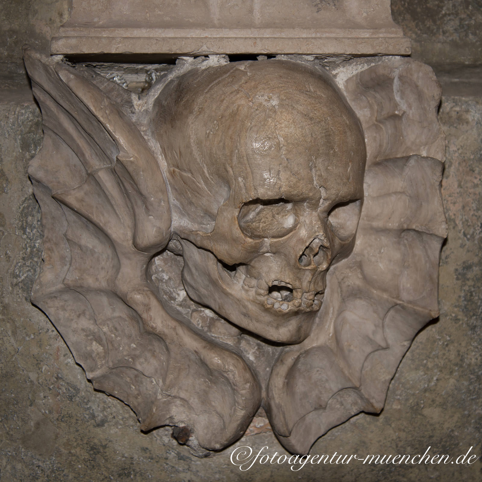 Geflügelter Totenkopf