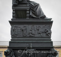 Relief - Förderung der Religion und der Künste – Foto aus München