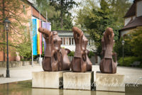 Gerhard Willhalm – Der Brunnen Drei Reiter von Lothar Fischer