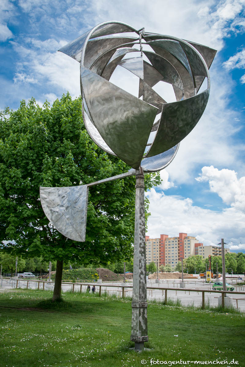 Raumspindel Space Churn – Denkmal/Kunstwerk in München