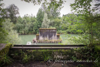 Verfallene Eisenbahnbrücke der Isartalbahn