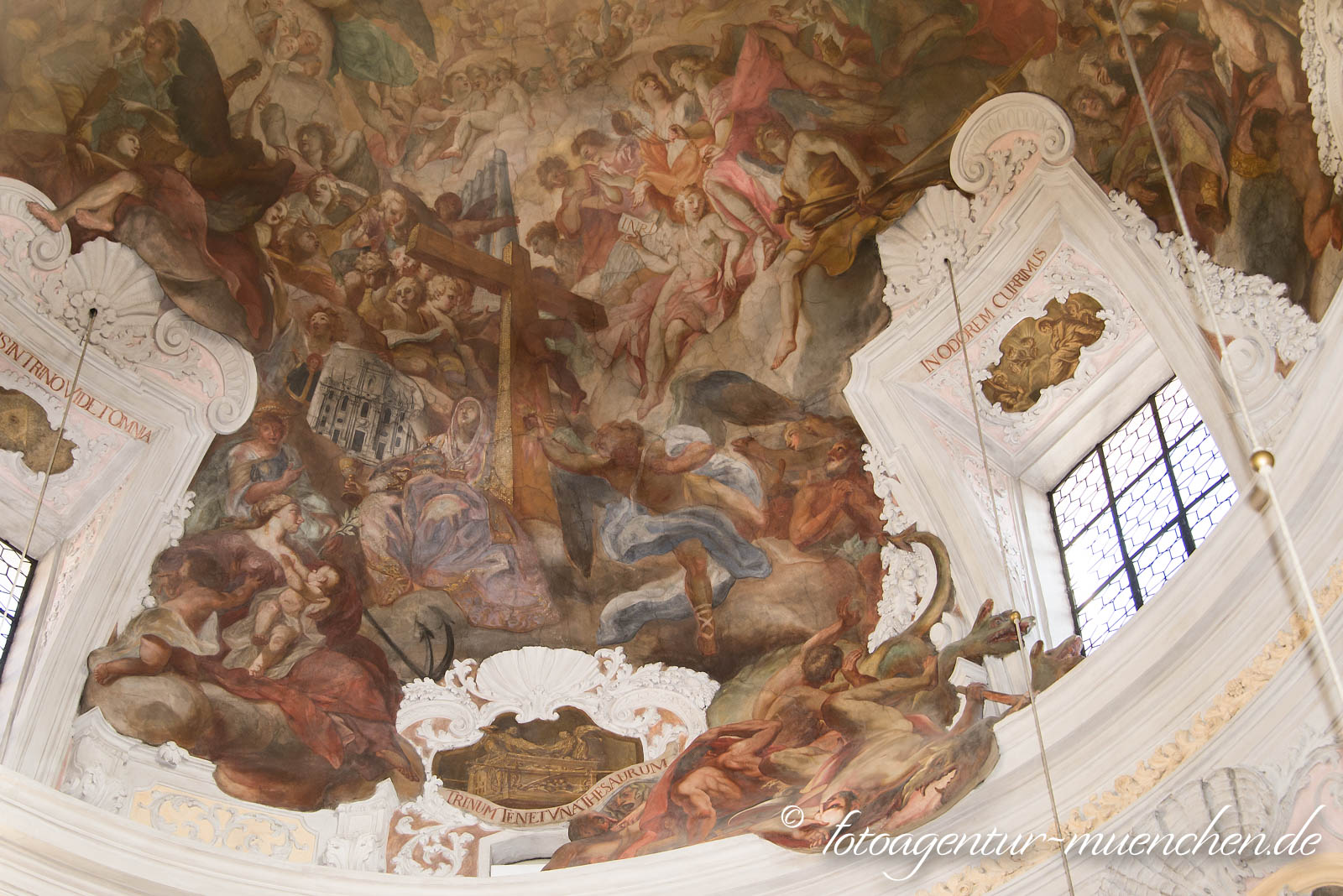 Deckenfresko in der Dreifaltigkeitskirche