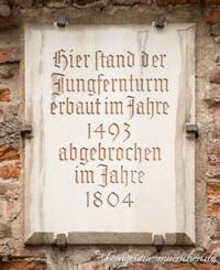 Gedenktafel - Jungfernturm – Foto aus München