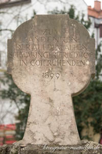 Gedenkkreuz für den Alten Schwabinger Friedhof – Foto aus München