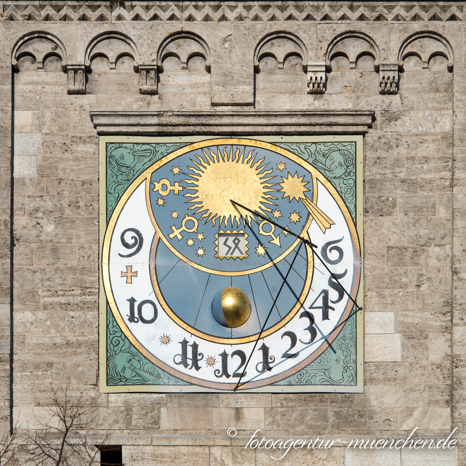 Sonnenuhr - St. Benno