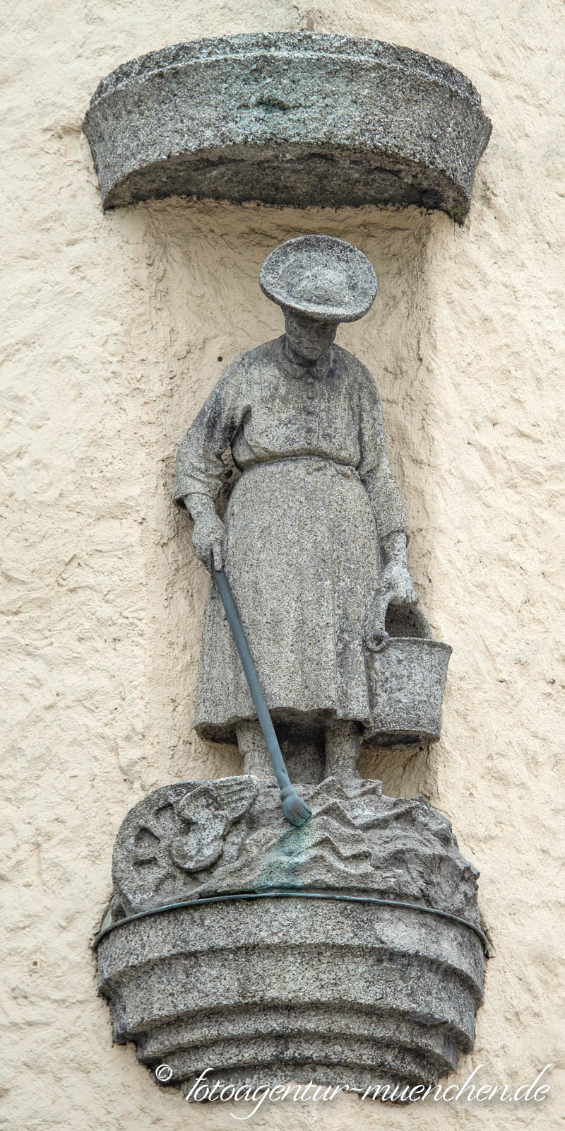 Trambahnritzenreinigungsfrau – Denkmal/Kunstwerk in München