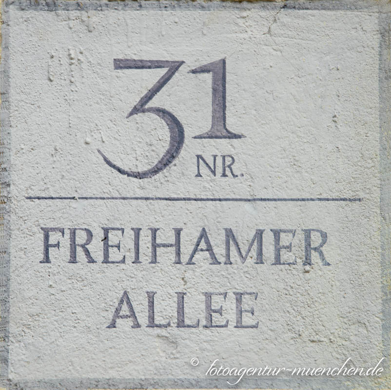 Hausnummer - Freihamer Allee