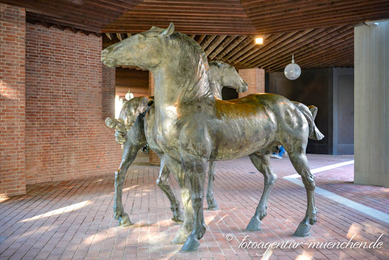 Zwei Bronzepferde – Denkmal/Kunstwerk in München