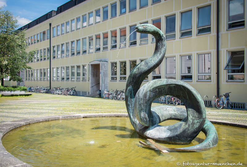 Schlangenbrunnen – Denkmal/Kunstwerk in München