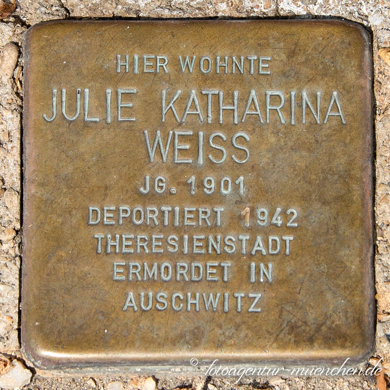  Julie Katharina Weiss