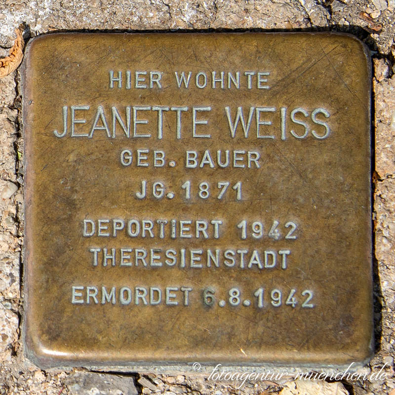  Jeanette Weiss