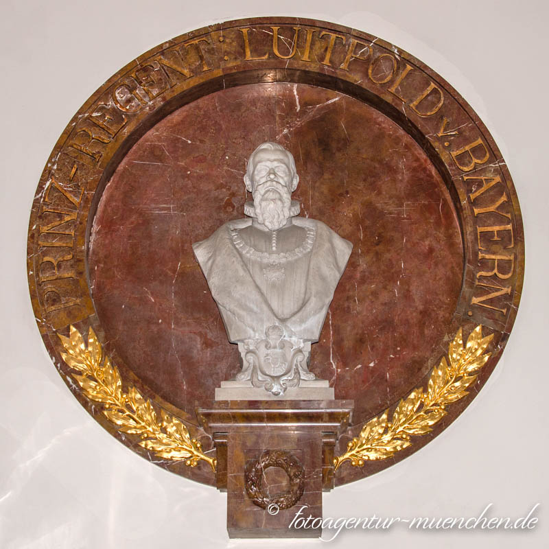 Prinzregent in der ehemaligen königlichen Filialbank – Denkmal/Kunstwerk in München
