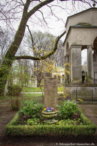 Grab - Friedrich Hollaender – Foto aus München