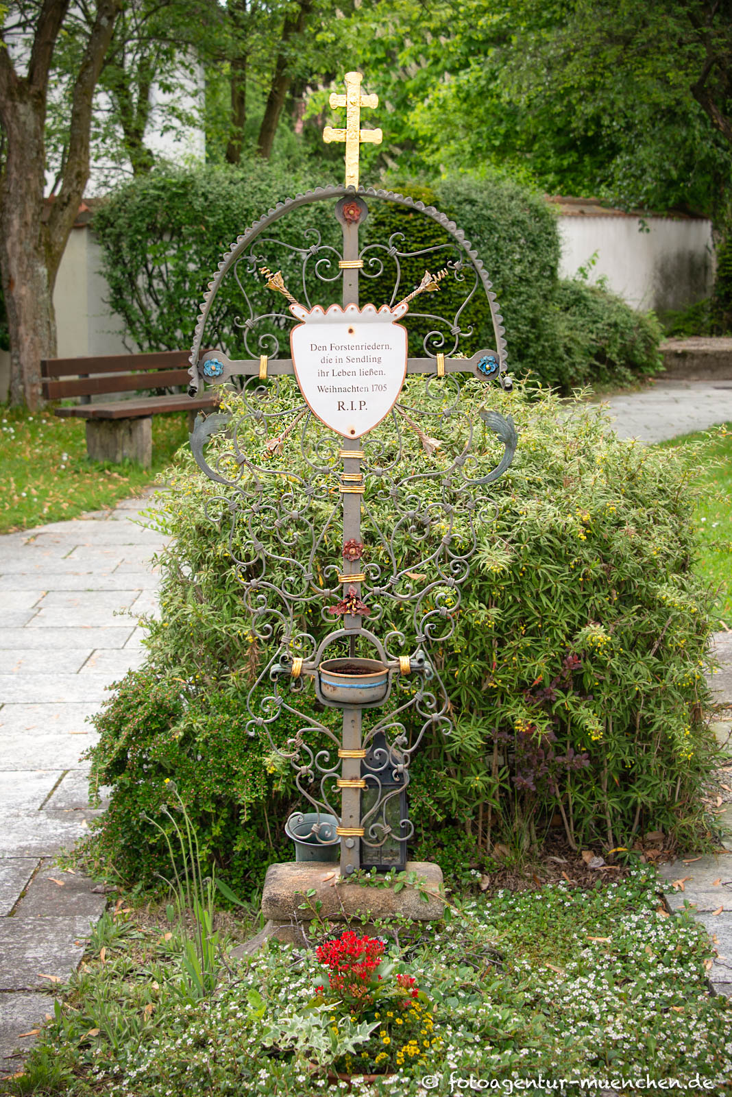 Kreuz für die Opfer der Sendlinger Mordweihnacht