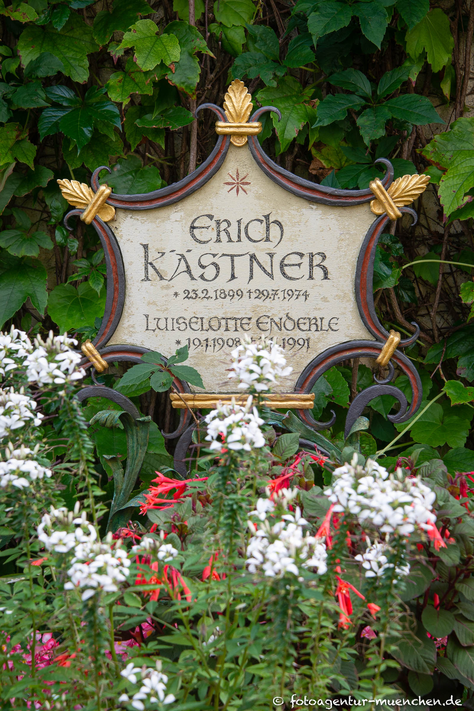 Grab - Erich Kästner