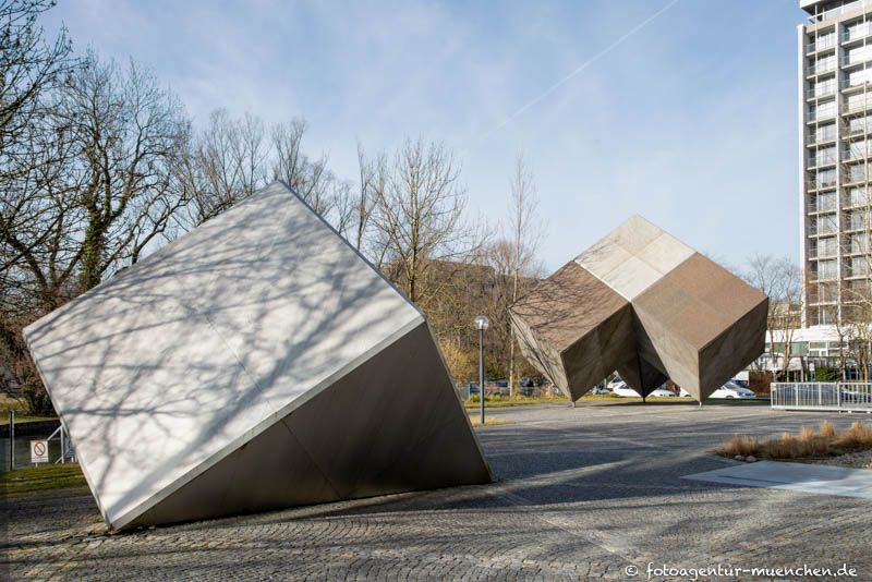 Zwillingsplastik – Denkmal/Kunstwerk in München