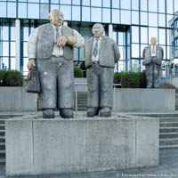 Graue-Männer-Skulpturen – Foto aus München