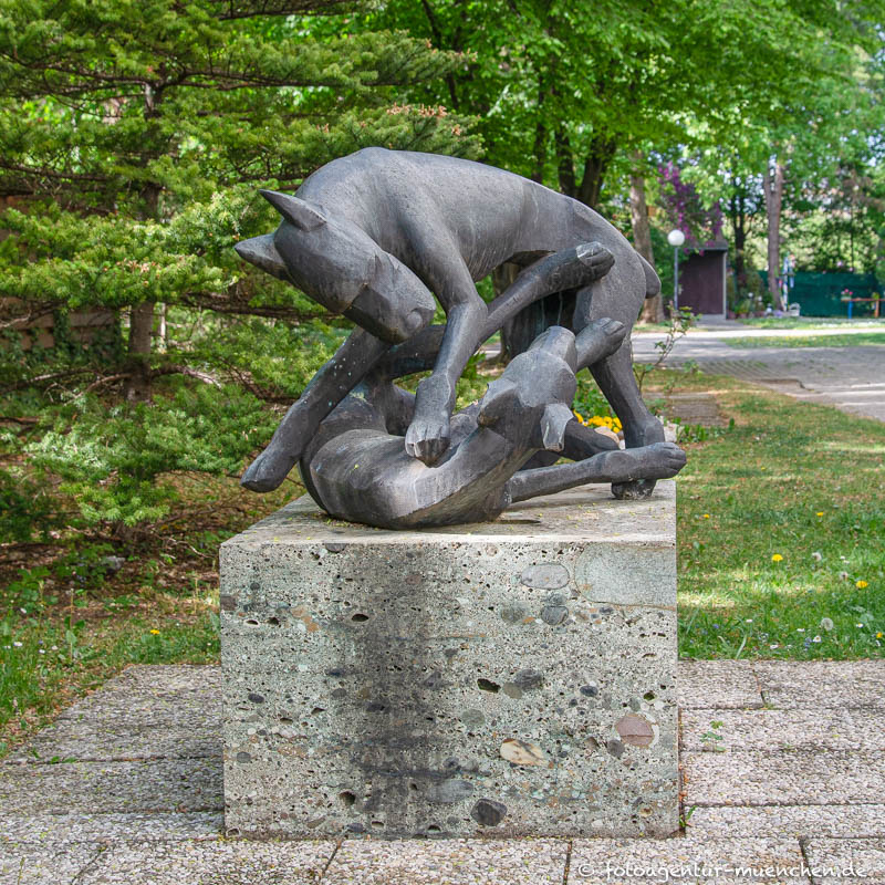 Spielende Hunde – Denkmal/Kunstwerk in München