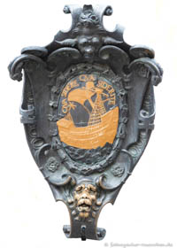 Gerhard Willhalm – Wappenschild - Portallöwe