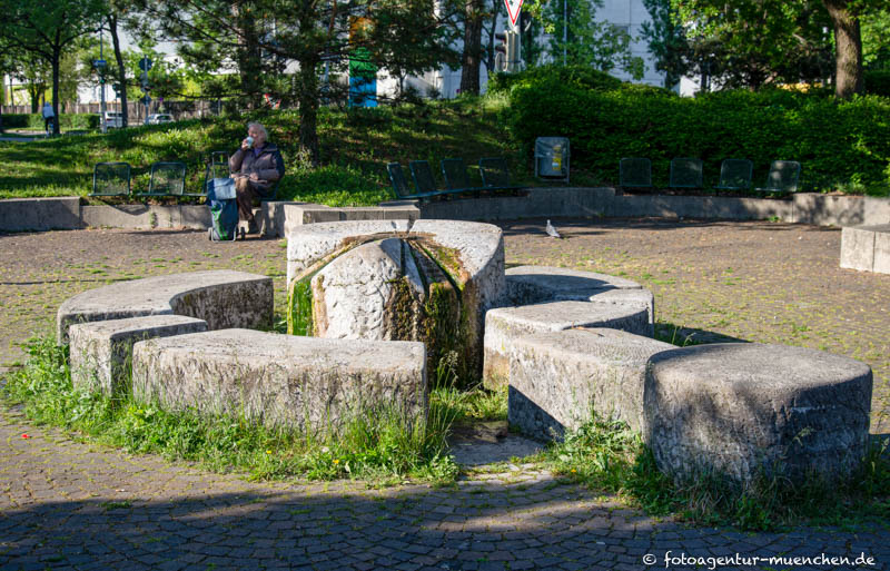Wasserspiele Steinquader, Brundagebrunnen – Denkmal/Kunstwerk in München