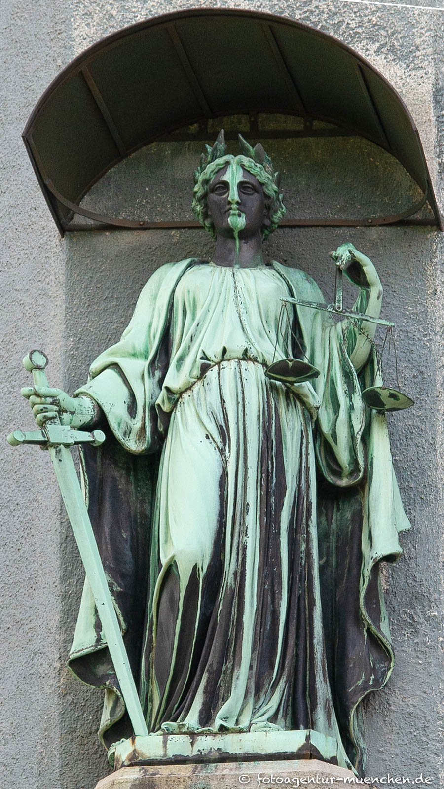 Justitia - Landratsamt München
