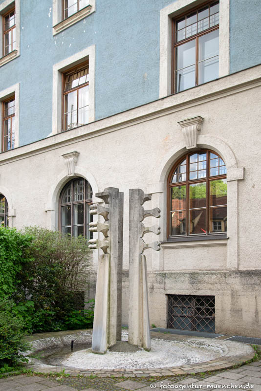 Echo der Maraihilfkirche – Denkmal/Kunstwerk in München