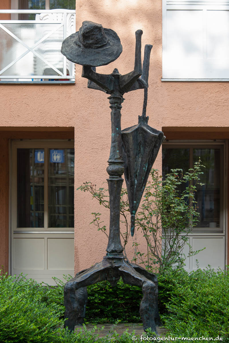 Kleiderständer – Denkmal/Kunstwerk in München