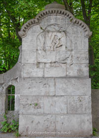 Max-Joseph-Brücke - Relief – Foto aus München