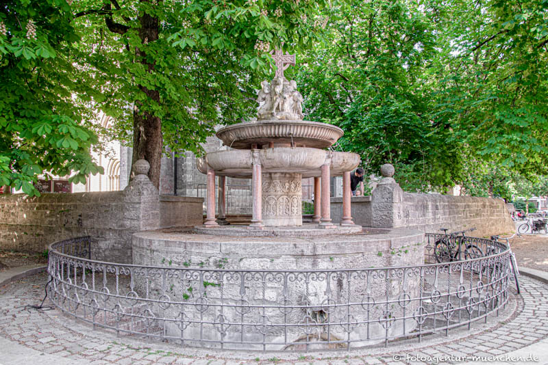 Sankt-Anna-Brunnen – Denkmal/Kunstwerk in München