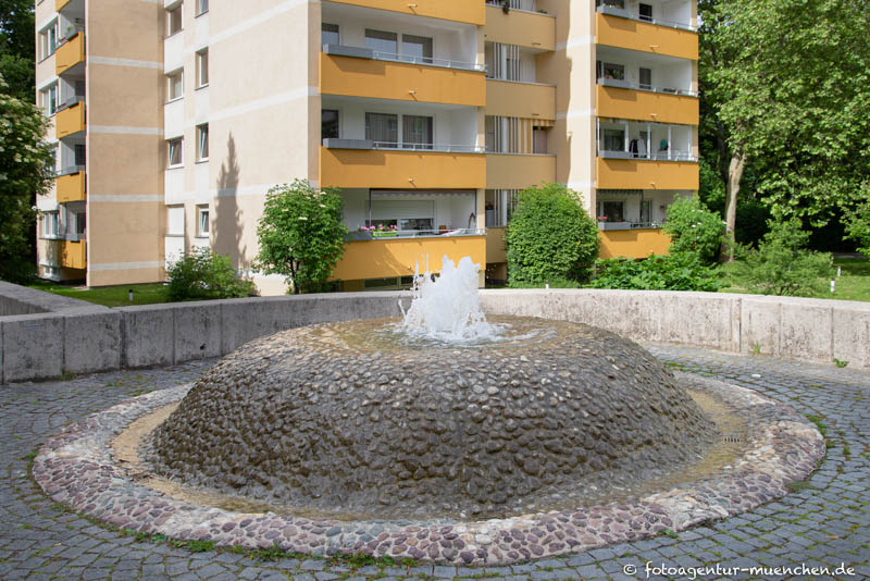 Die Quelle – Denkmal/Kunstwerk in München
