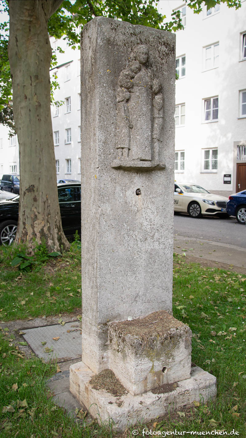 Mutter mit Kindern – Denkmal/Kunstwerk in München