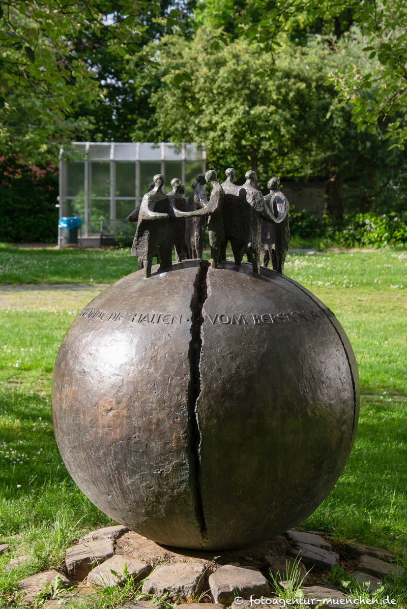 Hoffnung (Weltkugel) – Denkmal/Kunstwerk in München