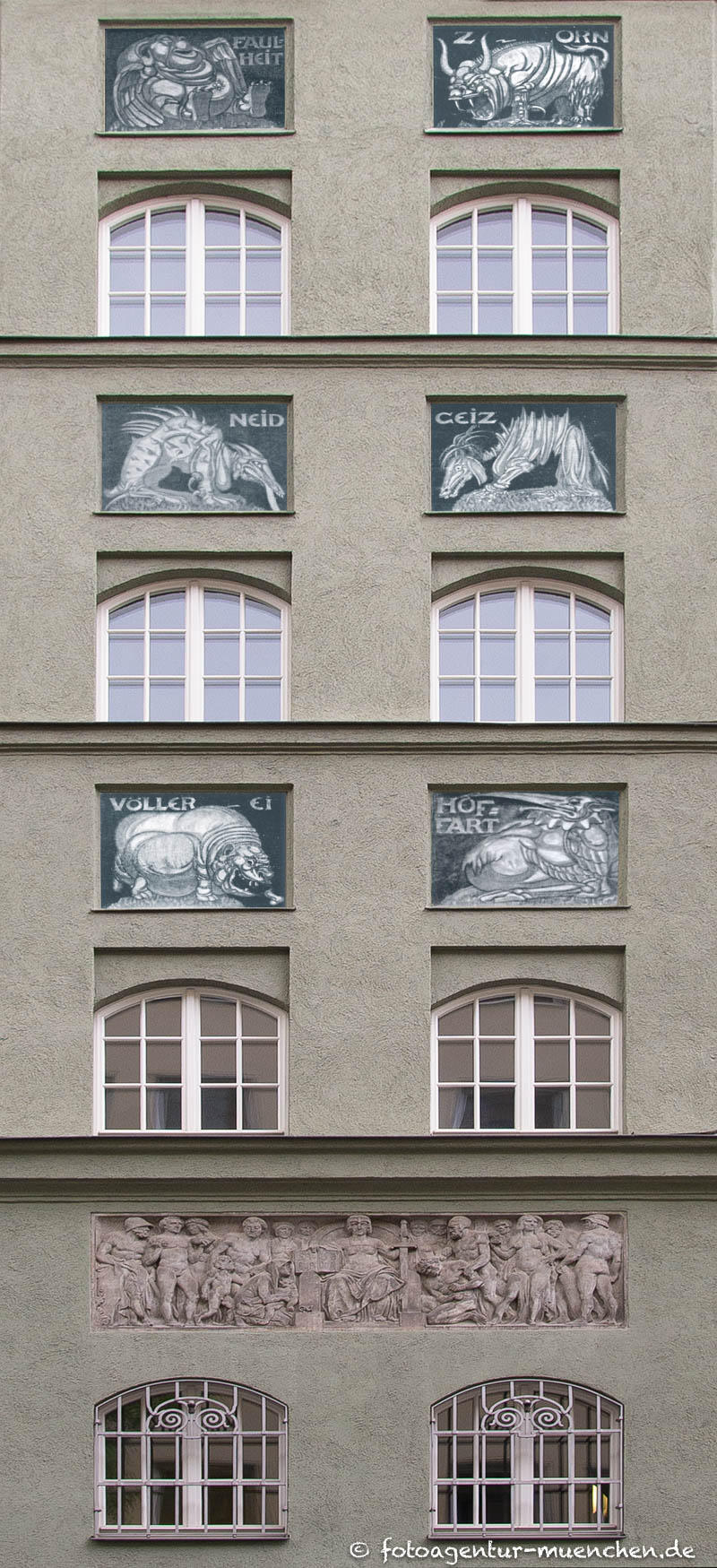 Die sechs Todsünden der Polizei – Denkmal/Kunstwerk in München