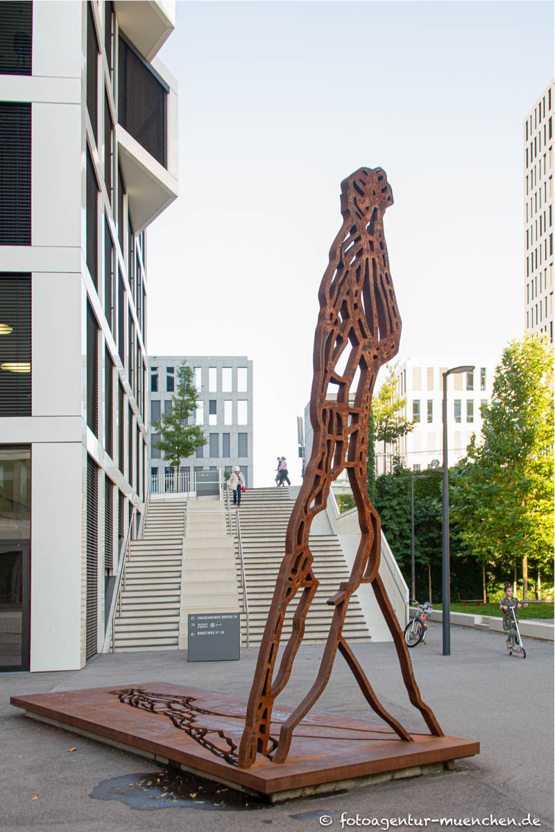 Der Schreitende – Denkmal/Kunstwerk in München