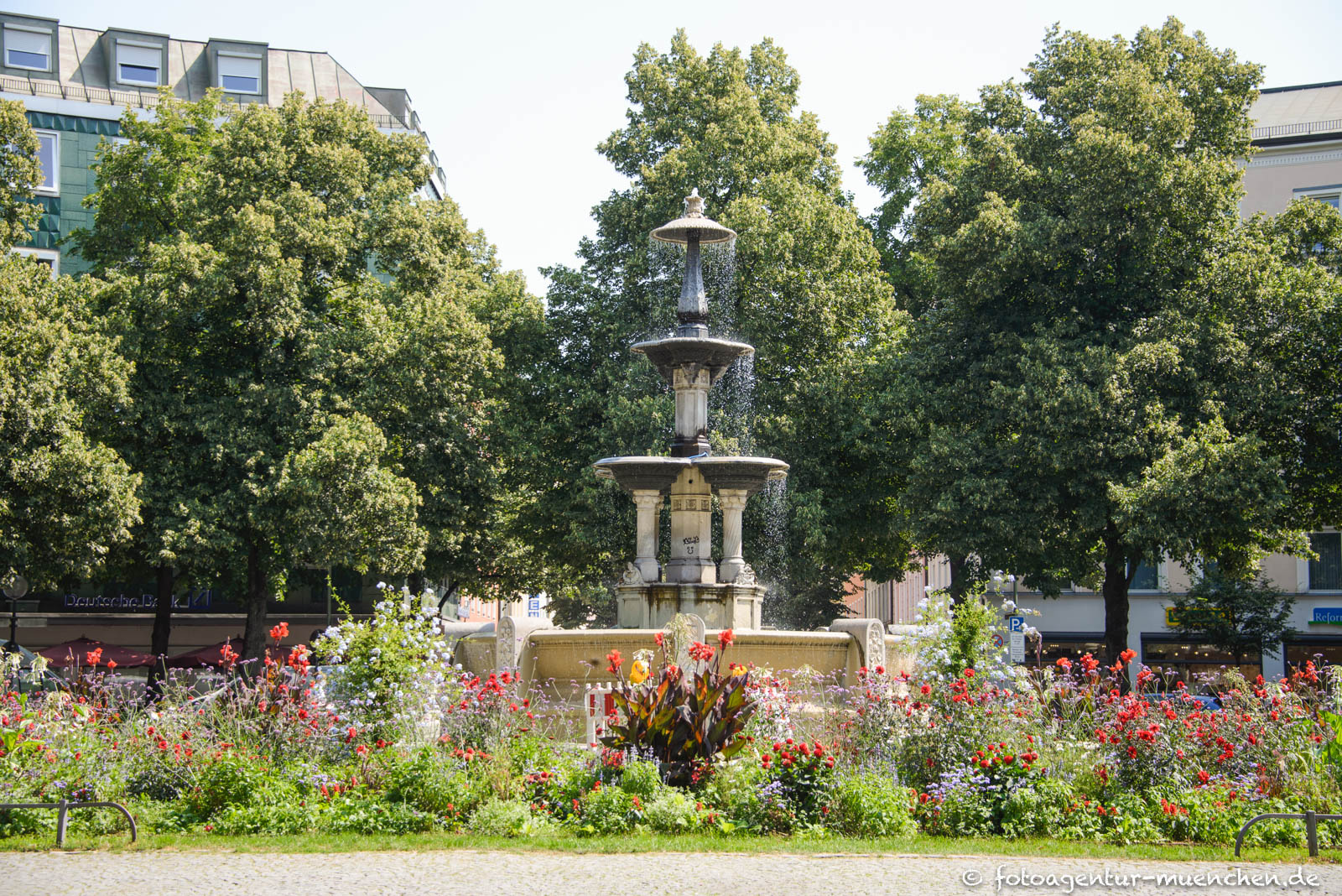 Glaspalast-Brunnen, Schöner Brunnen